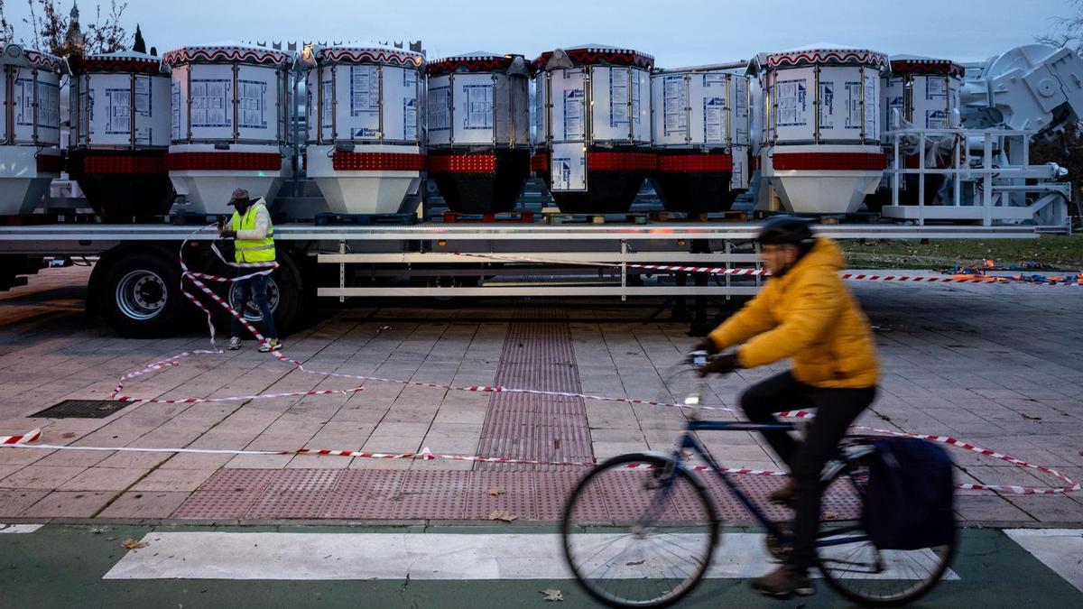 Comienza el montaje de la noria de Helios