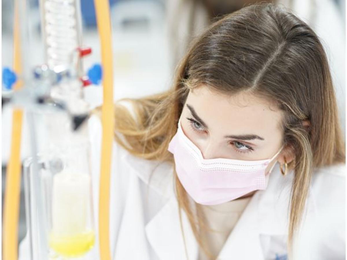 Sagrada Familia PJO ofrece un grado medio para convertirte en experto de laboratorio.