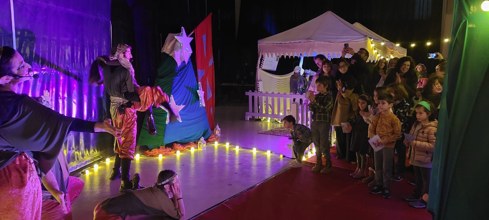 Els patges reials arriben a Solsona acompanyats per un espectacle infantil