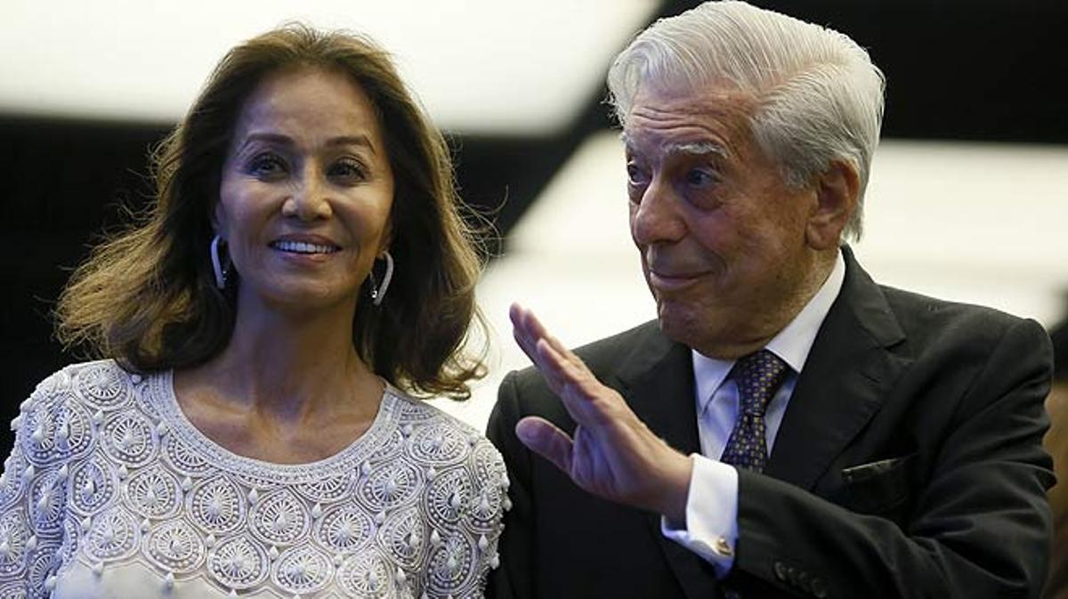 L’escriptor Mario Vargas Llosa celebra el seu 80 aniversari amb un sopar multitudinari.