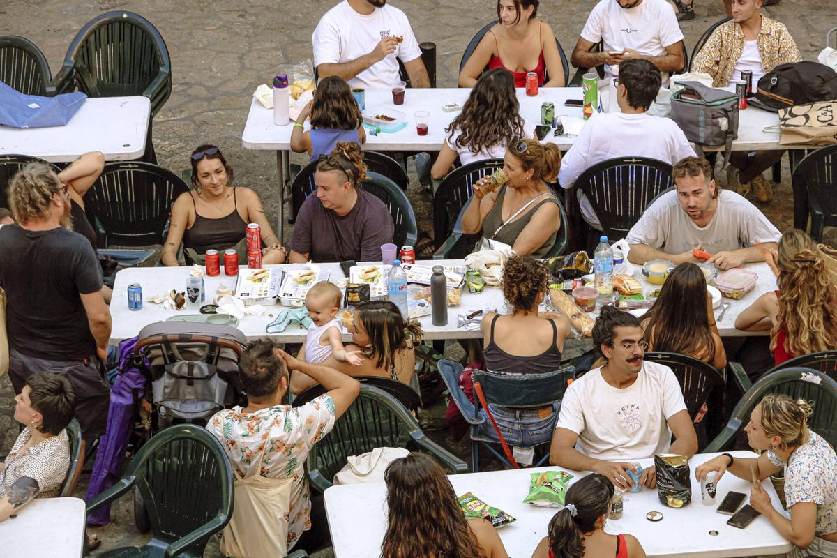Sopar a la llesca en Plaça d'en Coll Sopar a la llesca en Plaça d'en Coll