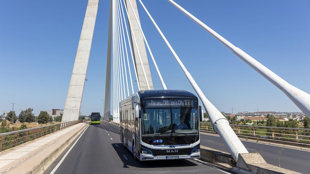 Imagen de la guagua eléctrica en pruebas