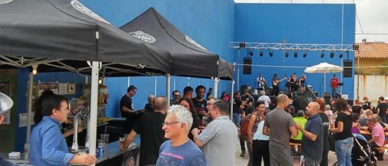 El I TassFest Blues and Rock Festival reunió a más de 2.300 personas en Estivella