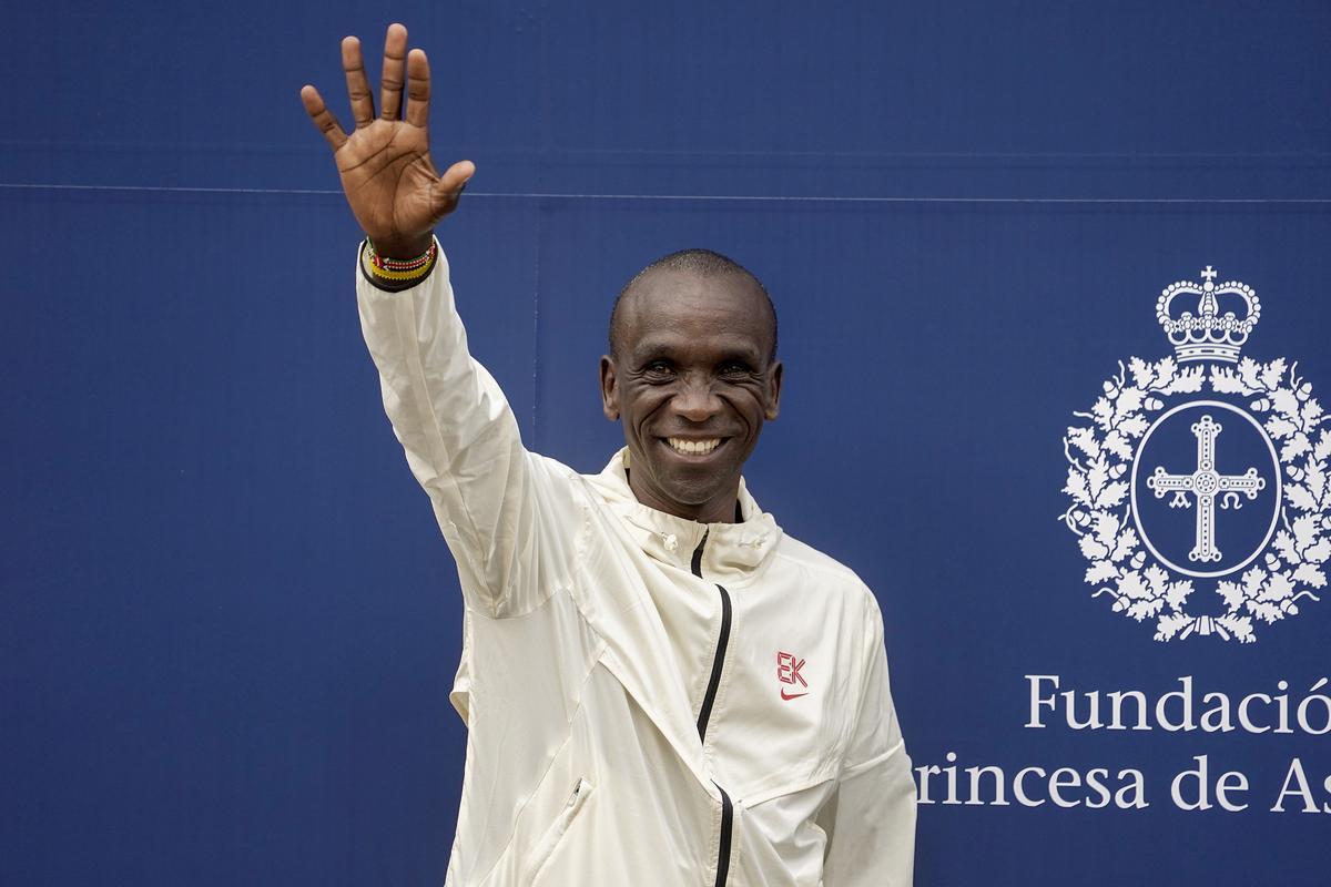 El atleta Kipchoge llega a Oviedo para recibir el Princesa de Asturias de los Deportes