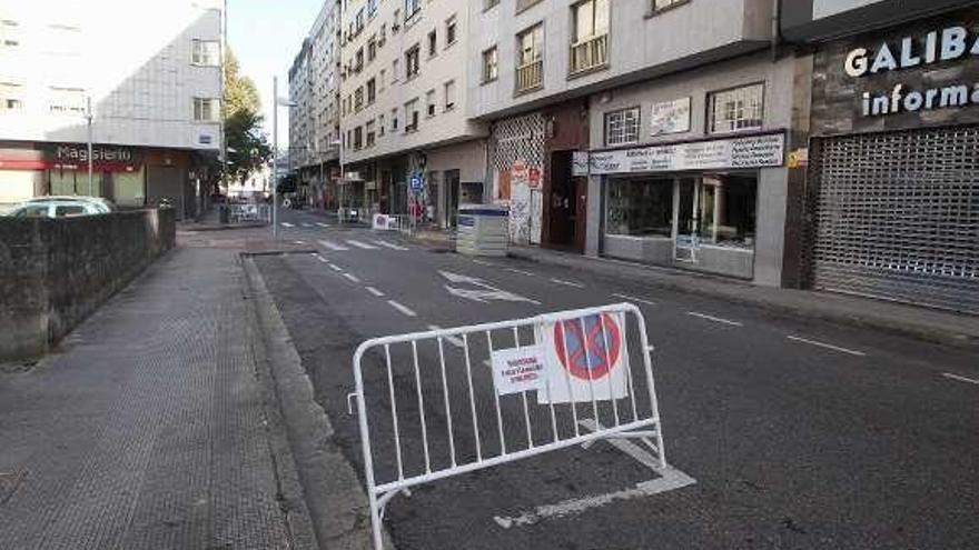 Atasco en el puente de A Barca en la entrada a Pontevedra. // R.V.