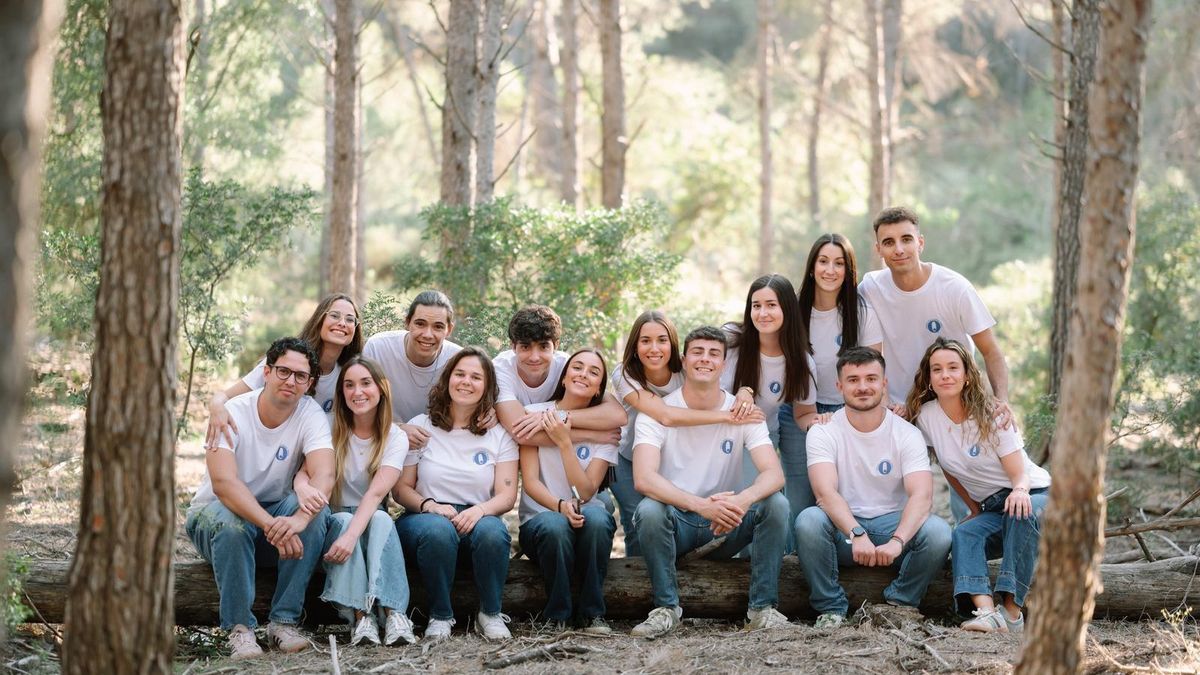 Festeros 2025: Gina, Jordi, Maria, Ferran, Ignacio, Elia, Marc, Fran, Anna, Eva, Roser, Paco, Aitana y Marta.