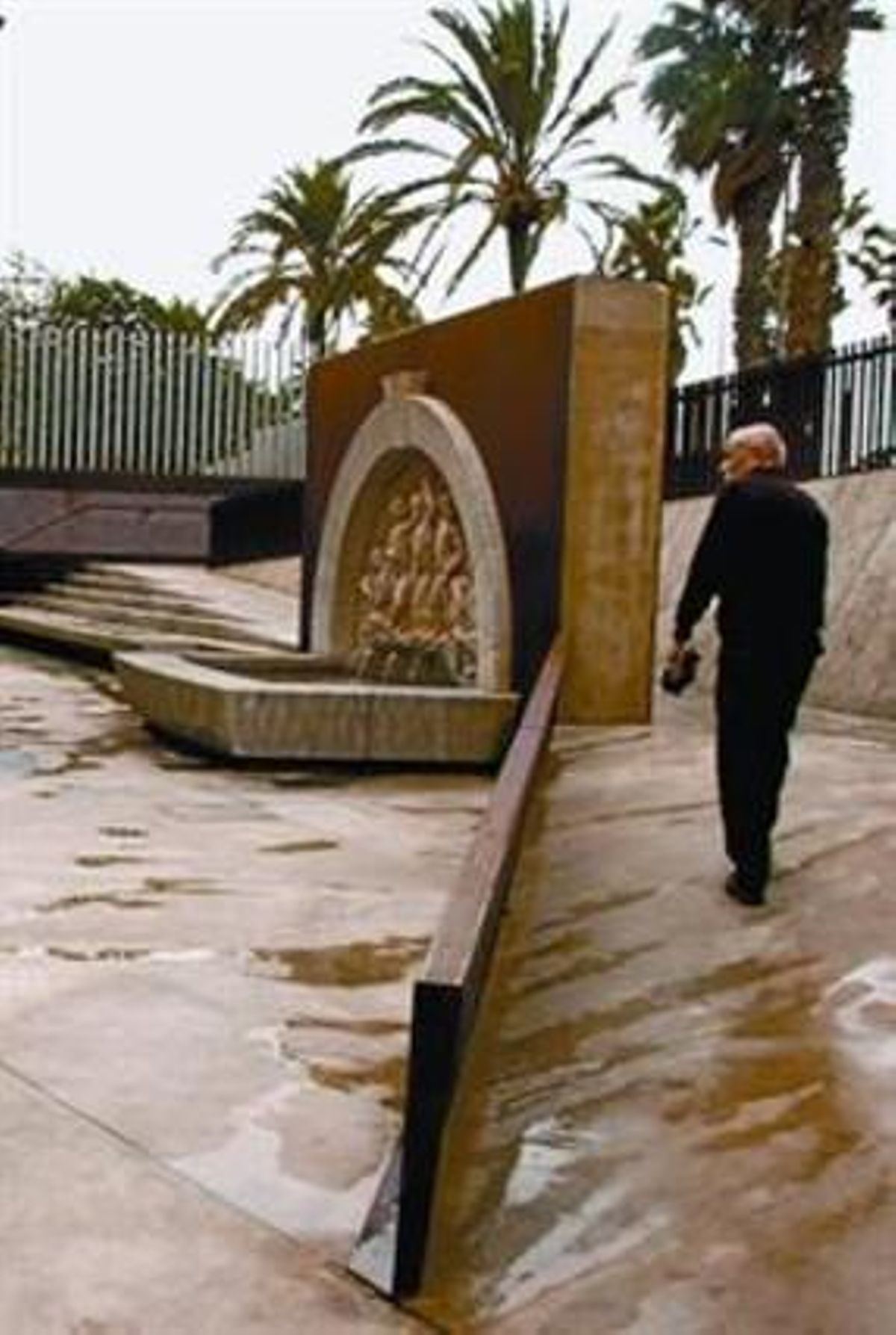 La reformada font de Carmen Amaya, ahir a la Barceloneta. La reformada font de Carmen Amaya, ahir a la Barceloneta.