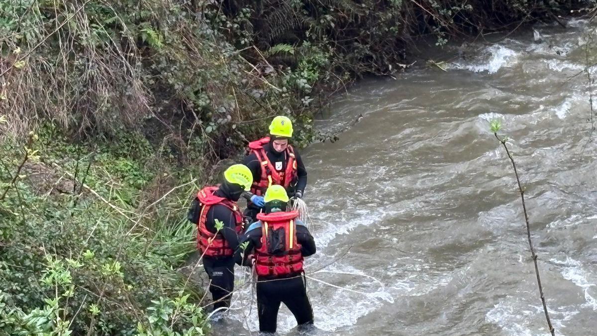 VÍDEO: Buscan a una mujer de 56 años que se cayó al río en San Martín del Rey Aurelio