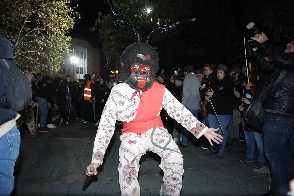 Sant Antoni se encomienda a sus fieles en un Primer Ball multitudinario en Manacor Sant Antoni se encomienda a sus fieles en un Primer Ball multitudinario en Manacor