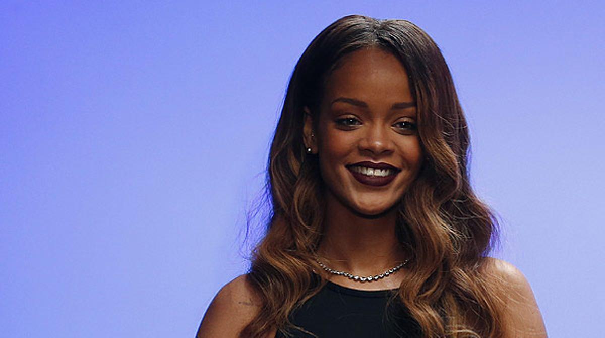Rihanna ho prova com a dissenyadora a la Setmana de la Moda de Londres