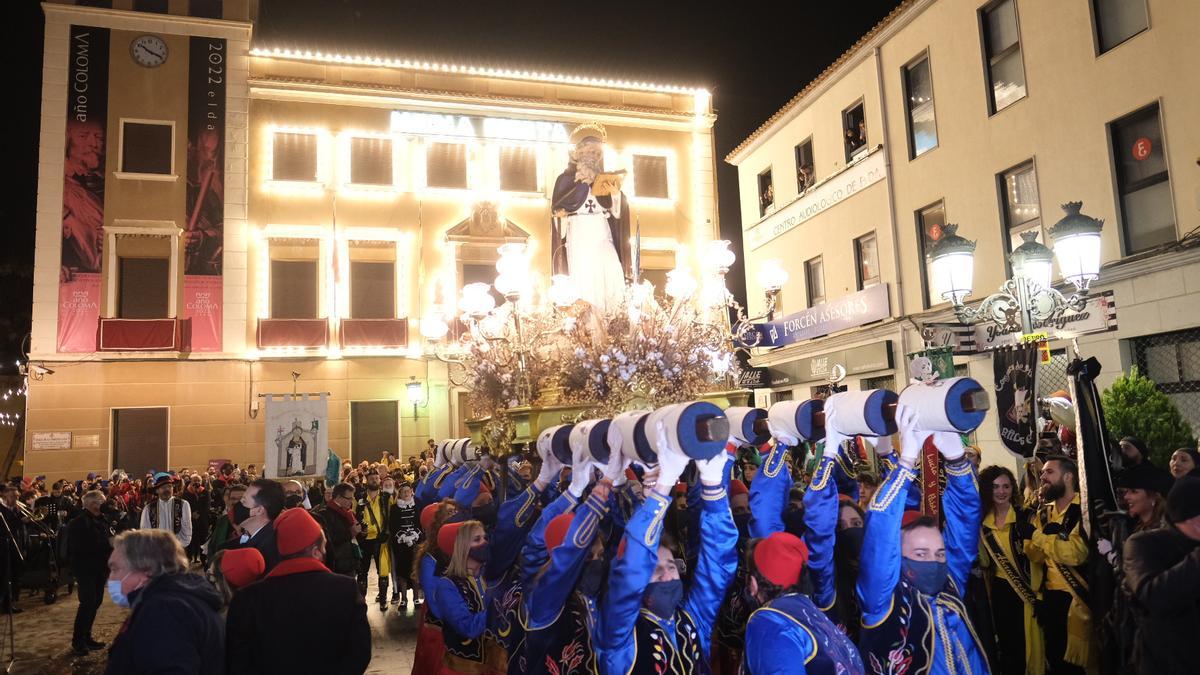 La llegada del patrón a la plaza del Ayuntamiento.