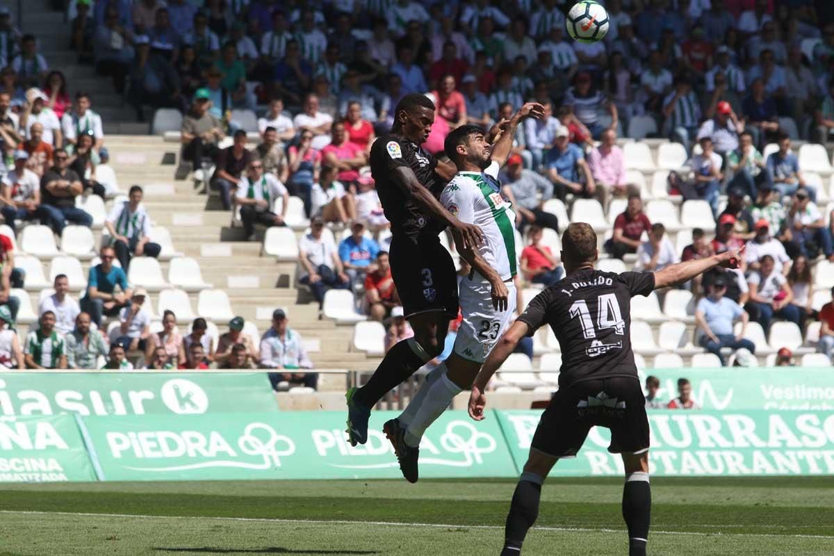 El Córdoba plantó cara al Huesca, pero murió en la orilla