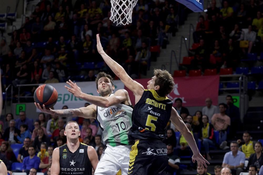 Iberostar Tenerife gana al Divina Seguros Joventut