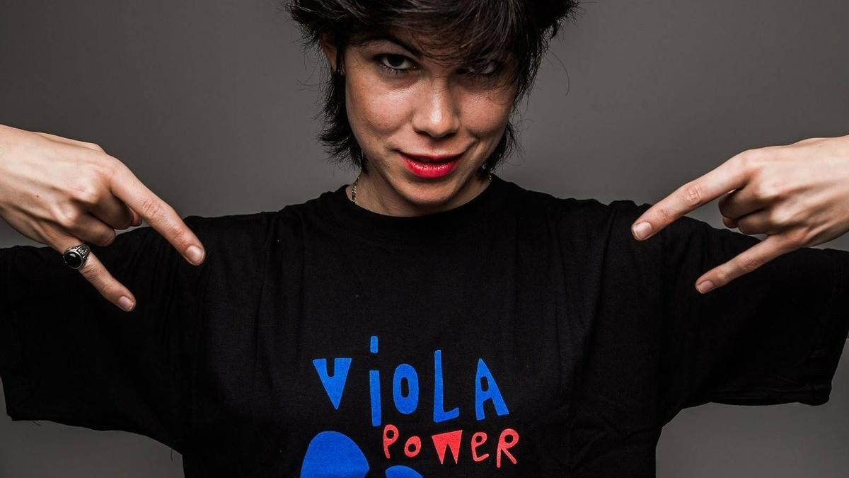 La violista Isabel Villanueva y su espíritu reivindicativo llegan a Castelló para situar a la viola en el lugar que le corresponde.