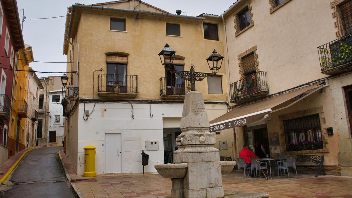 Una de las plazas emblemáticas de Benilloba.