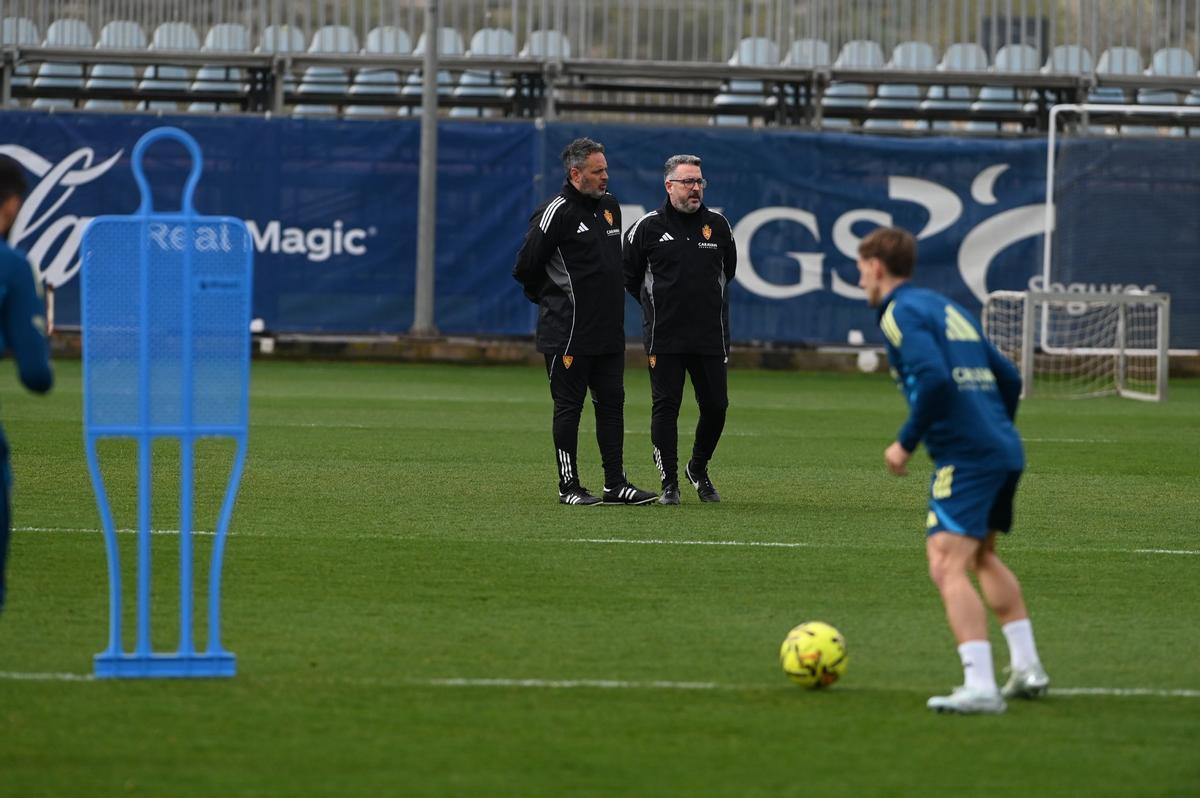 Néstor Pérez, junto a David Navarro en el entrenamiento de este martes.