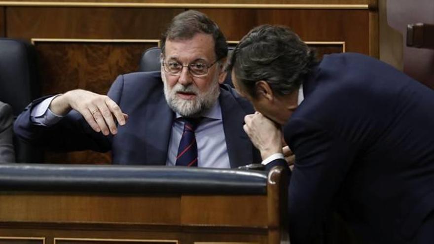 Mariano Rajoy, amb Rafael Hernando, ahir al Congrés.