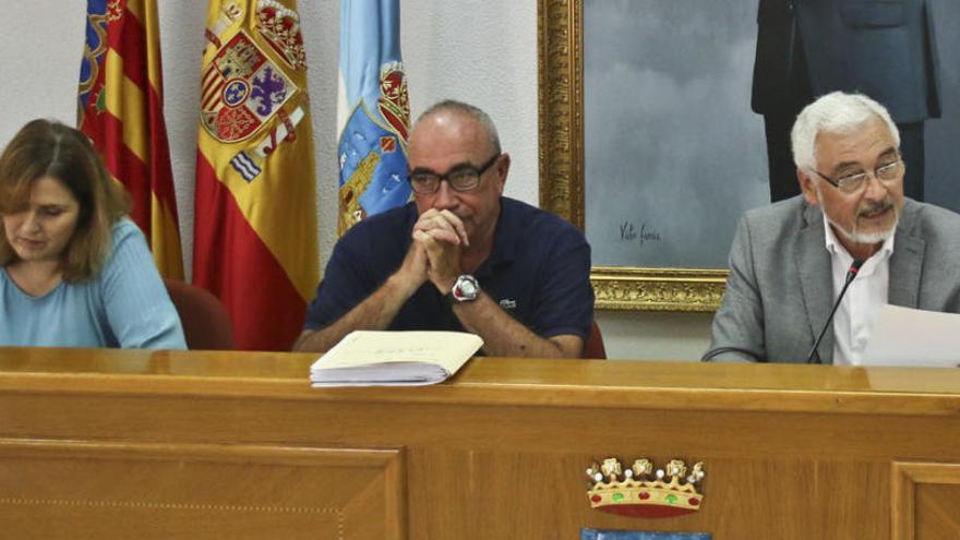 Imagen del pleno del Ayuntamiento de Torrevieja, con la interventora y el alcalde José Manuel Dolón