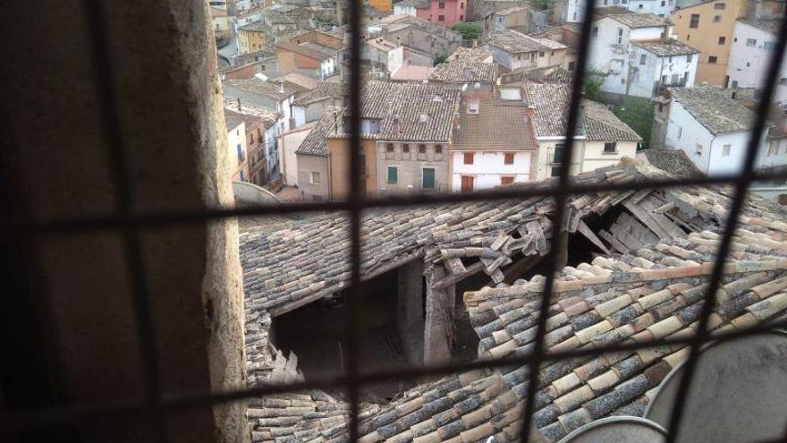 El tejado de la iglesia de Peralta de la Sal se hunde tras años de dejadez