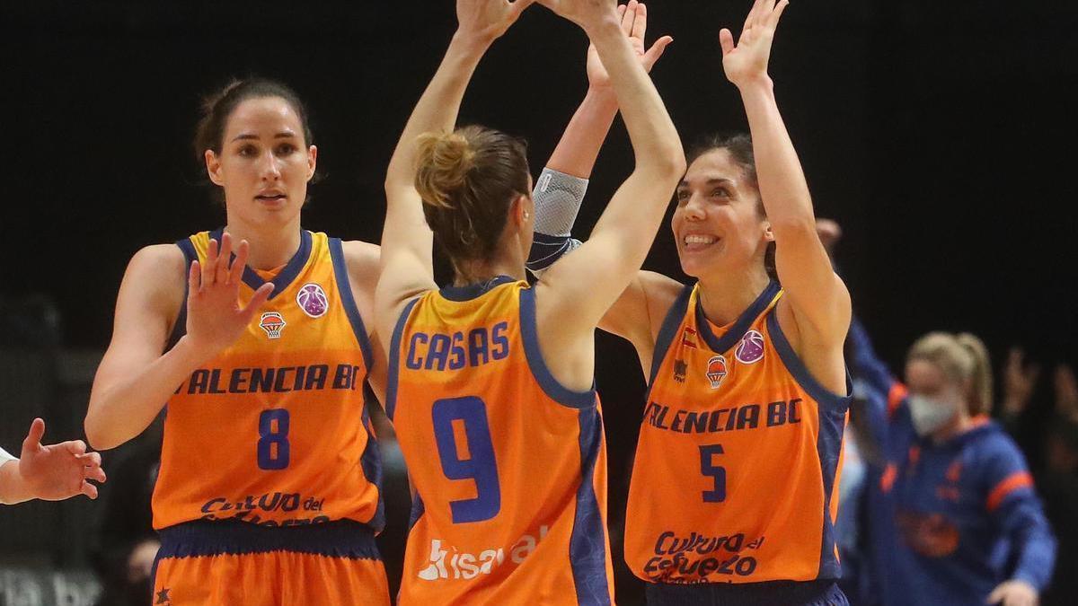 Rebecca Allen, Queralt Casas y Cristina Ouviña, en un partido de la última temporada