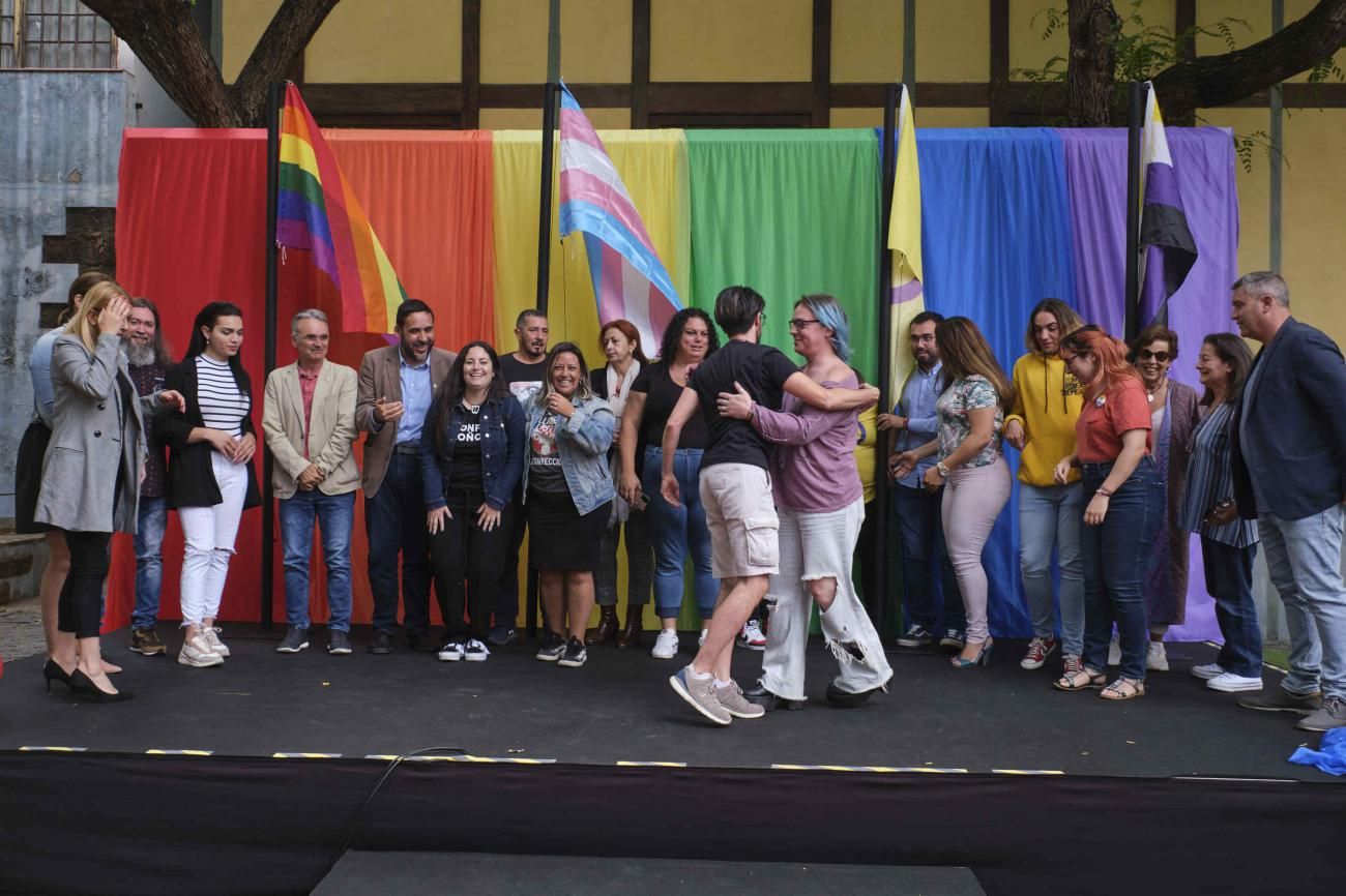 Manifiesto del Orgullo LGTBI e izado de las banderas en La Laguna