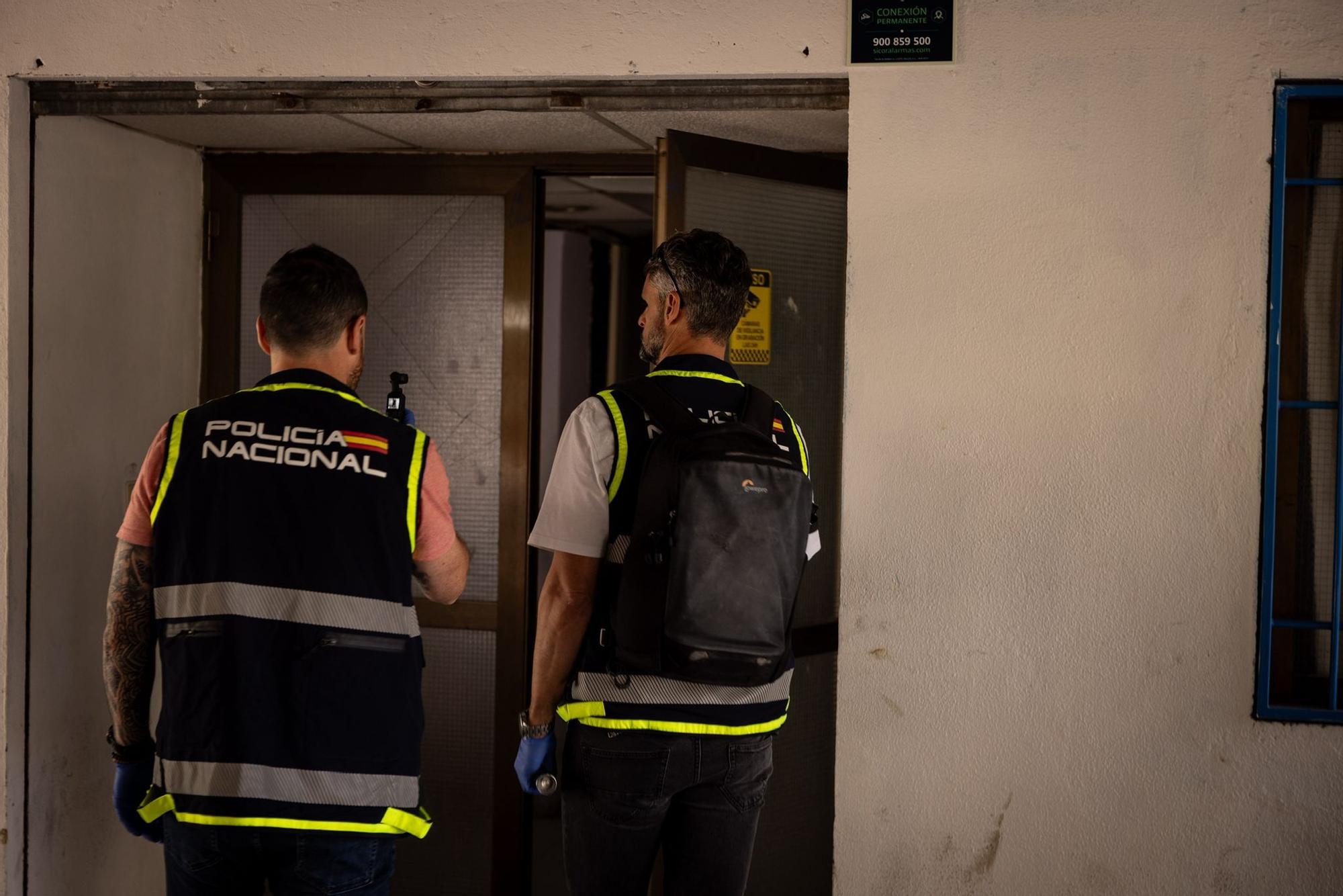 En imágenes | Los desalojados del albergue ilegal de Parque Roma regresan en busca de sus pertenencias