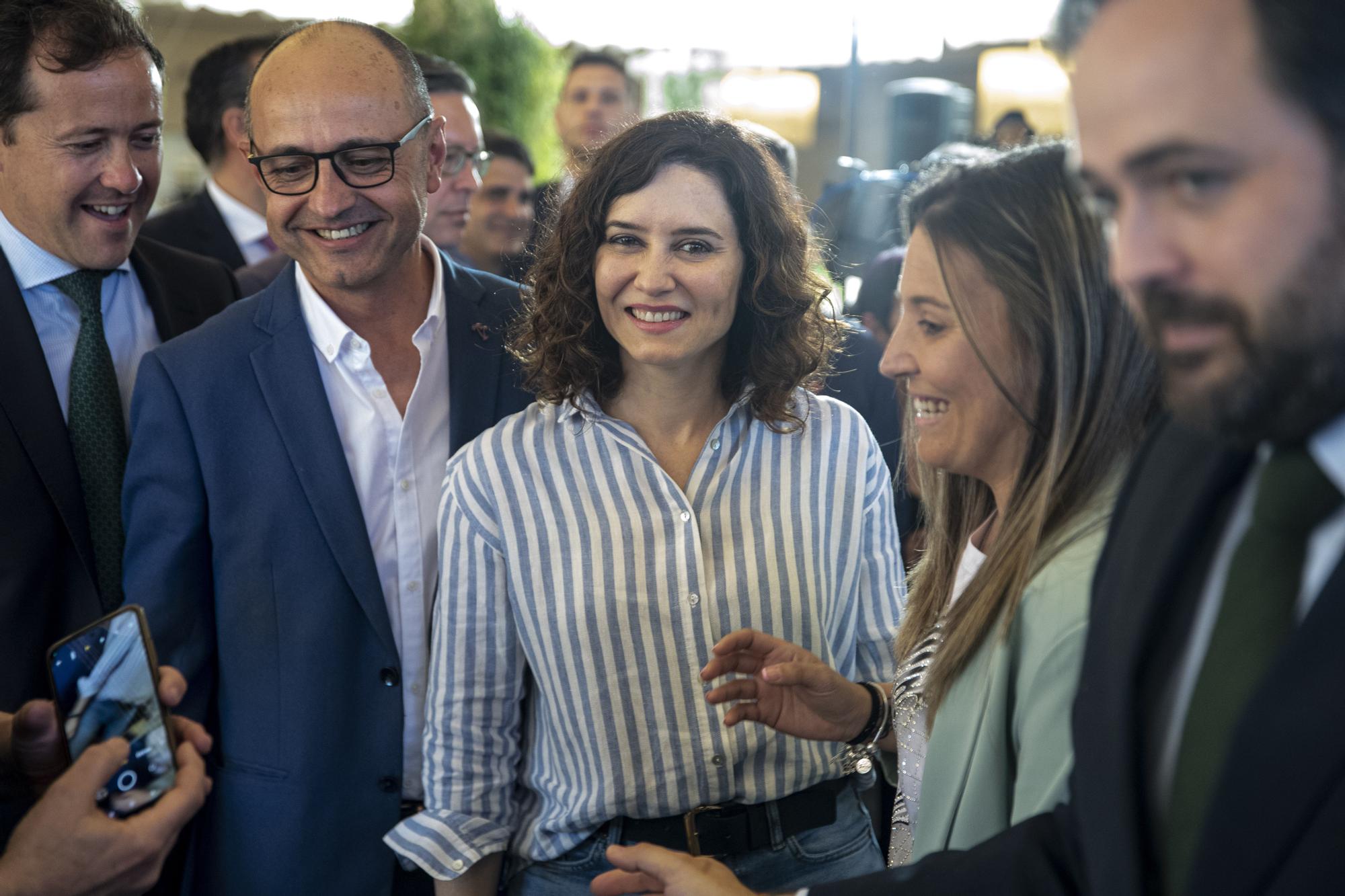 Isabel Díaz Ayuso en un acto de campaña del PP de Castilla La Mancha junto al candidato popular de la comunidad, Paco Núñez.