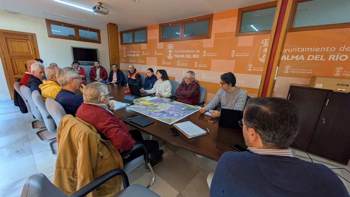 Reunión del comité asesor del Plan de Emergencias Municipal de Palma del Río, reunido este domingo.