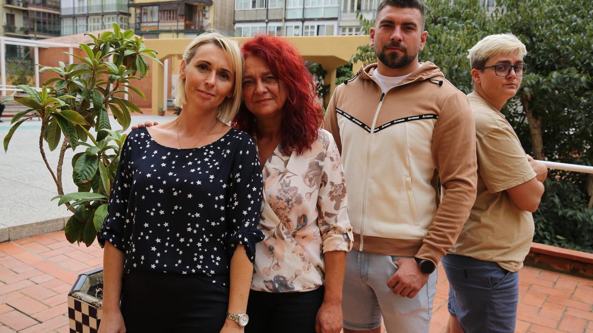 Meliha Merdic, Amela Medjuseljac, Alen Muhic y Ajna Jusic, en la sede del ICIP.