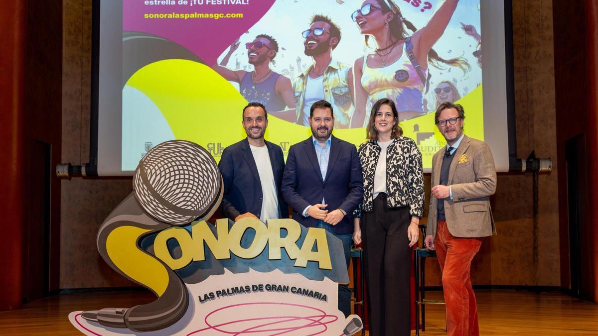 De izquierda a derecha, Santiago Gutiérrez, Josué Íñiguez, Carla Campoamor y Tilman Kuttenkeuler.