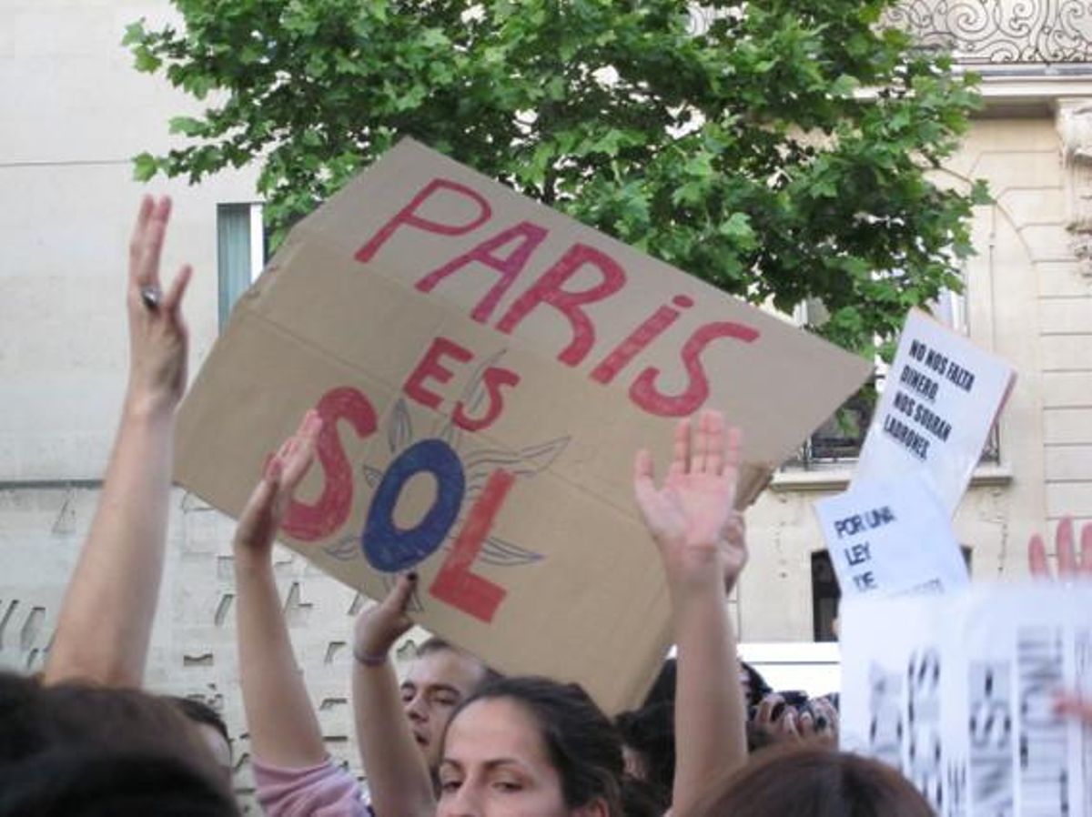 Acampada davant l’ambaixada espanyola a París.