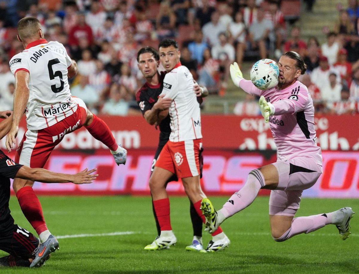 El Sevilla liquida amb dues batzegades  un fràgil Girona