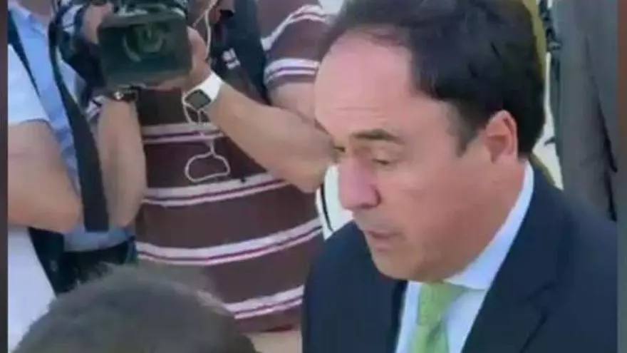 Los profesores en huelga le piden a Pérez Llorca que tome las riendas de la negociación