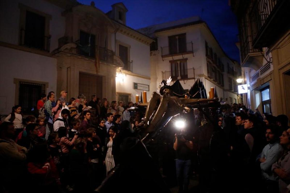 Lunes Santo primaveral para albergar una simbiosis de marchas y silencio
