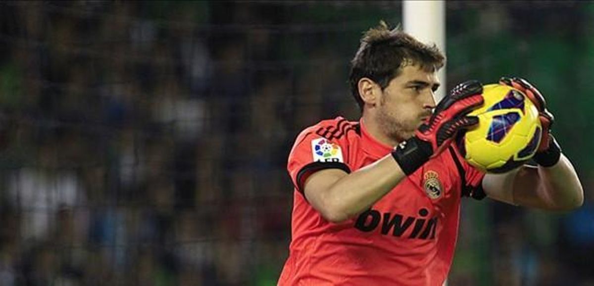 Iker Casillas, davant el Betis. Iker Casillas, davant el Betis.