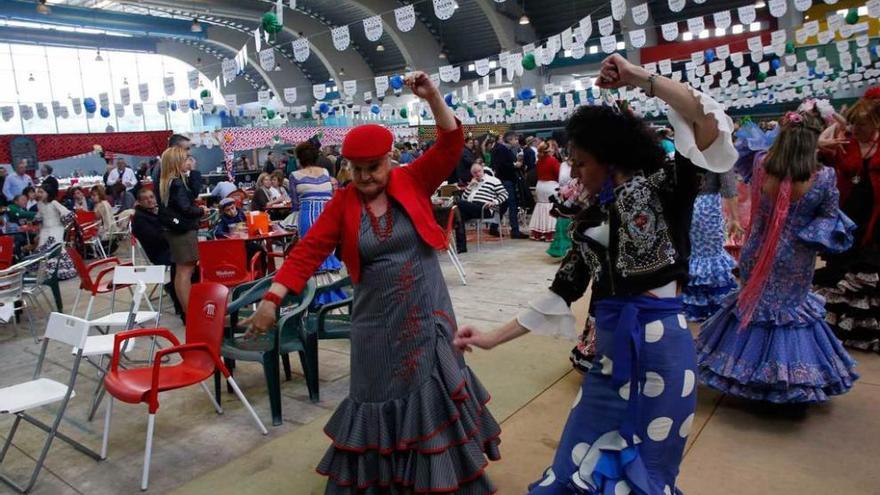 Feria andaluza en el pabellón de La Magdalena.