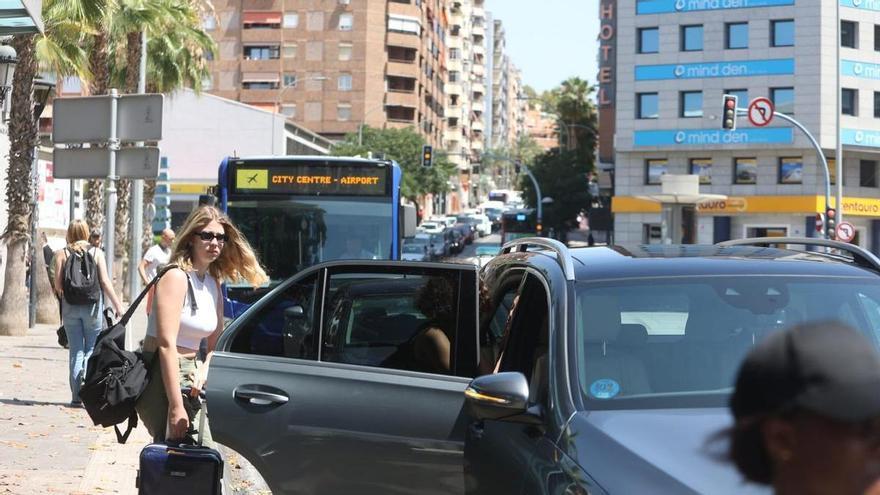 Alicante recupera el autobús nocturno al aeropuerto con una frecuencia de una hora