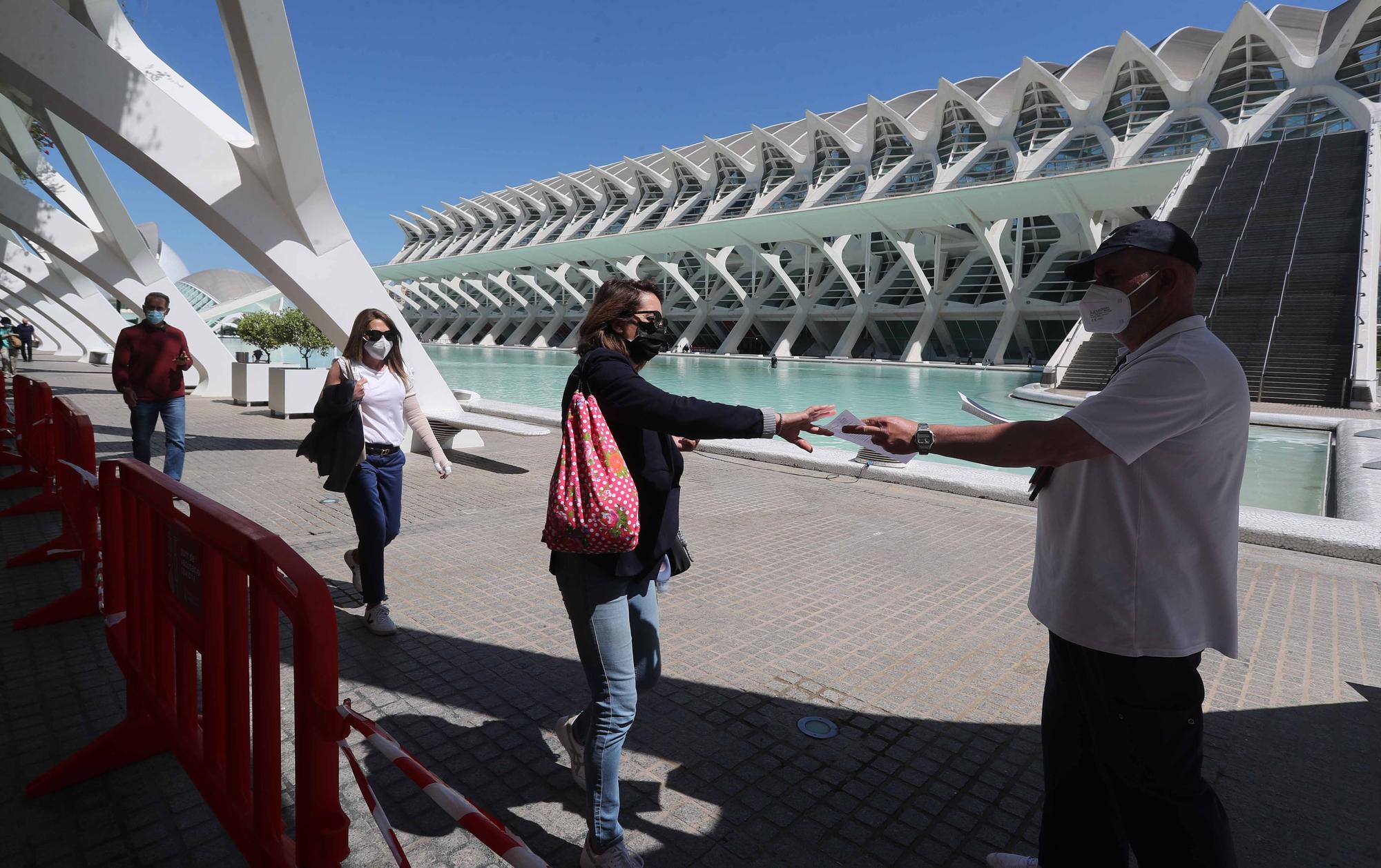 La vacunación en la Ciutat de les Arts para mayores de 50 años