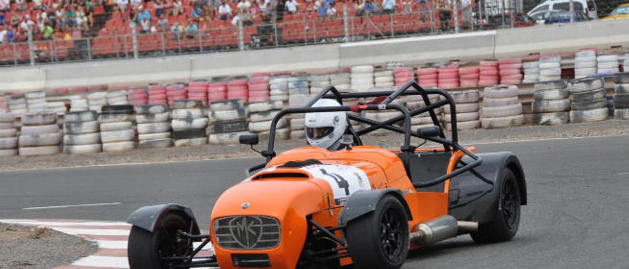 Jorge Luis Ramos a los mandos de su MK Indy R, en Maspalomas.