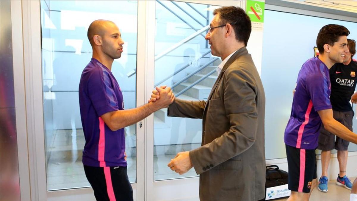 Javier Mascherano con Bartomeu