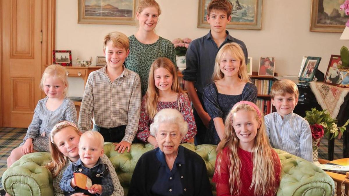La última foto de Isabel II con sus nietos y bisnietos