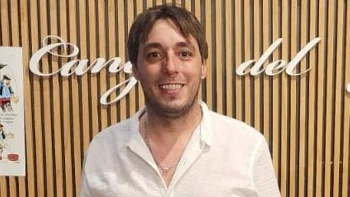 Gustavo Vilar, en el restaurante "Paxapoga" del centro Cangas del Narcea de Buenos Aires.