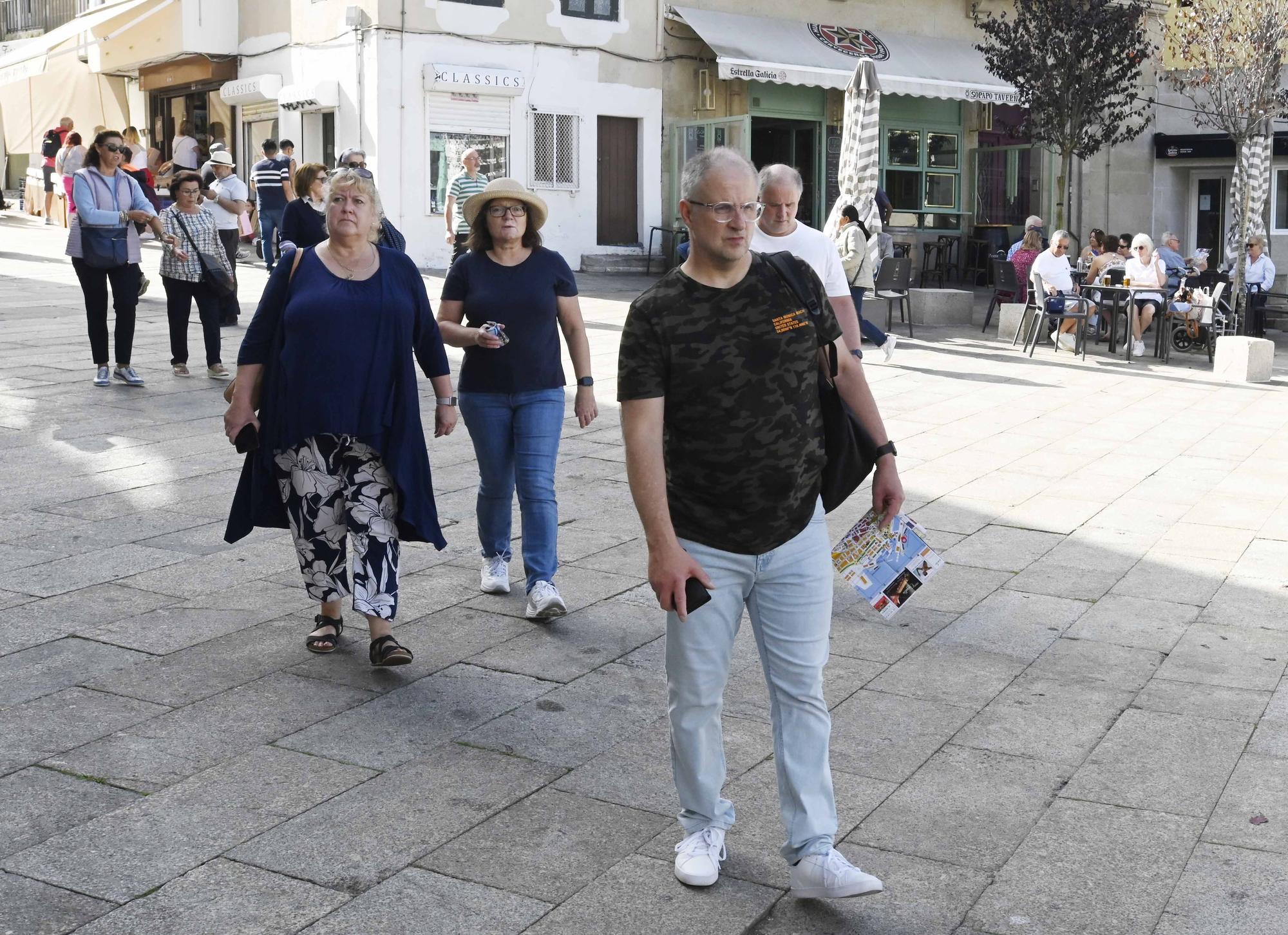 Vigo se llena de turistas con una triple escala de cruceros