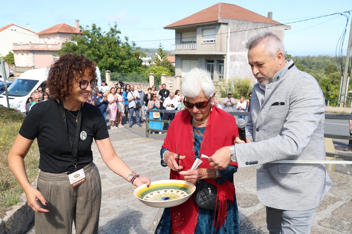Manuela Sánchez, no centro, e Antonio Pereira, inaugurando a 40 Mostra da Olería
