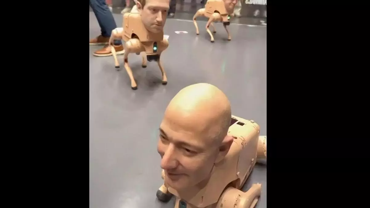 Una instalación artística muestra a Musk y Zuckerberg como perros robot