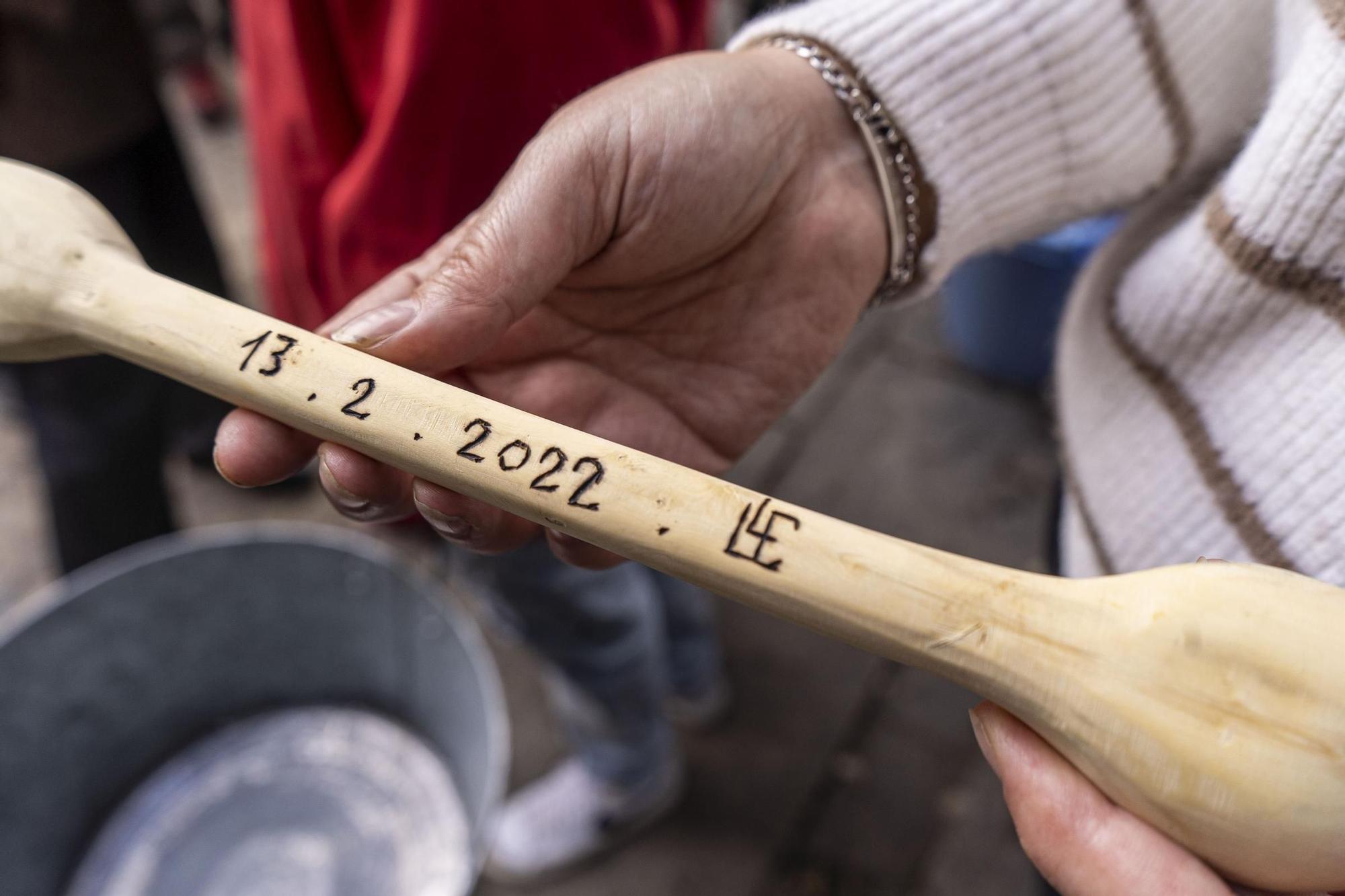 Bagà cuina el seu popular arròs per 2.500 persones