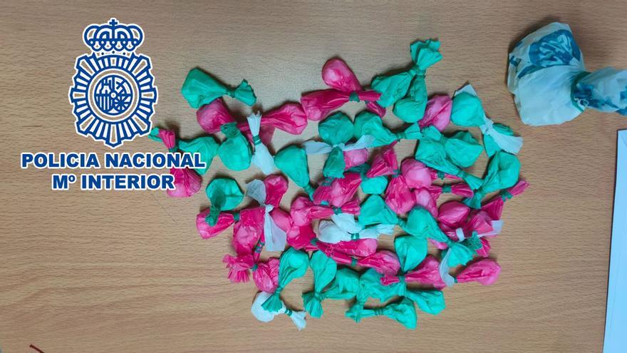 Los envoltorios de colores que contenían cocaína en Alicante.