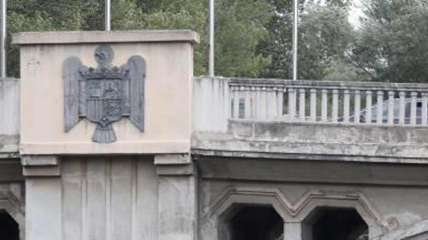 El símbol franquista del pont de l&#039;aigua, entre Girona I Sarrià.