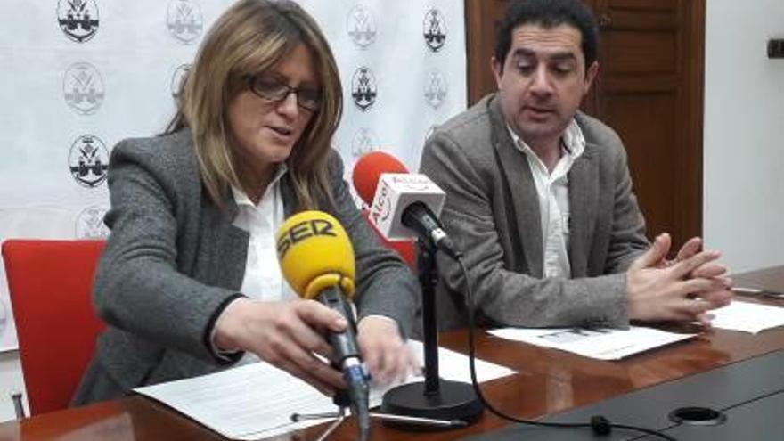 Vanessa Moltó y Toni Francés presentaron el borrador.