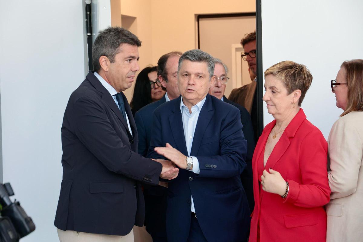 Visita de Mazón al Parque Empresarial L'Espartal III en Xixona